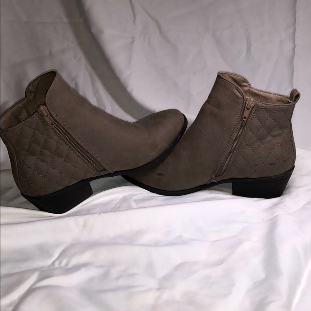 Brownish tan booties.